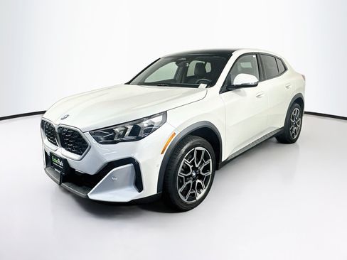 Used 2026 BMW X2 xDrive28i AWD/4WD image 3