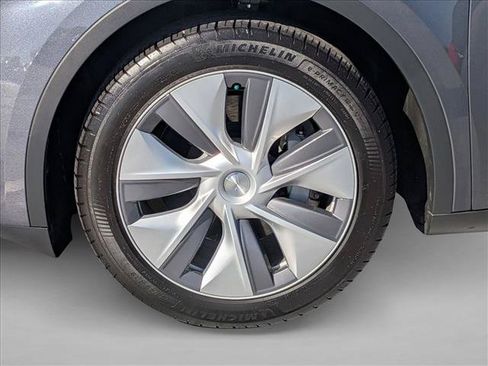 Used 2023 Tesla Model Y Long Range AWD/4WD image 23