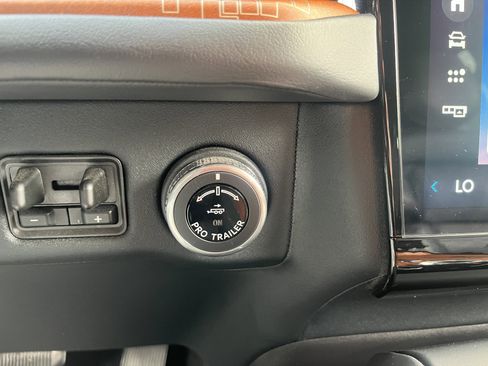 Used 2025 Lincoln Navigator Black Label AWD/4WD image 23