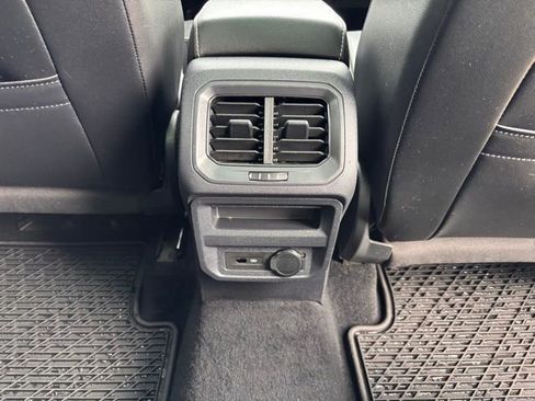 Used 2022 Volkswagen Tiguan SE R-Line image 14