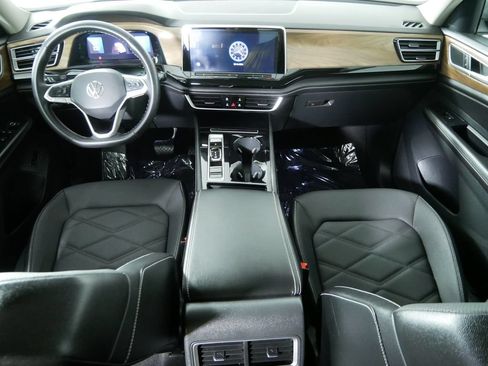Used 2024 Volkswagen Atlas SE w/ Panoramic Sunroof Package AWD/4WD image 19