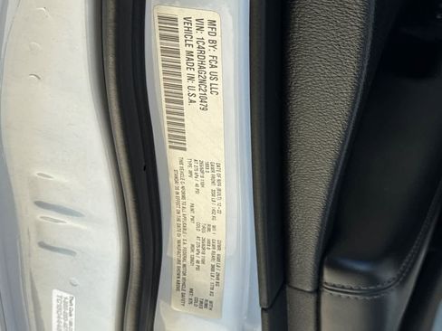 Used 2022 Dodge Durango SXT image 35