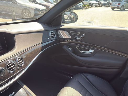 Used 2019 Mercedes-Benz S 560 Sedan image 15