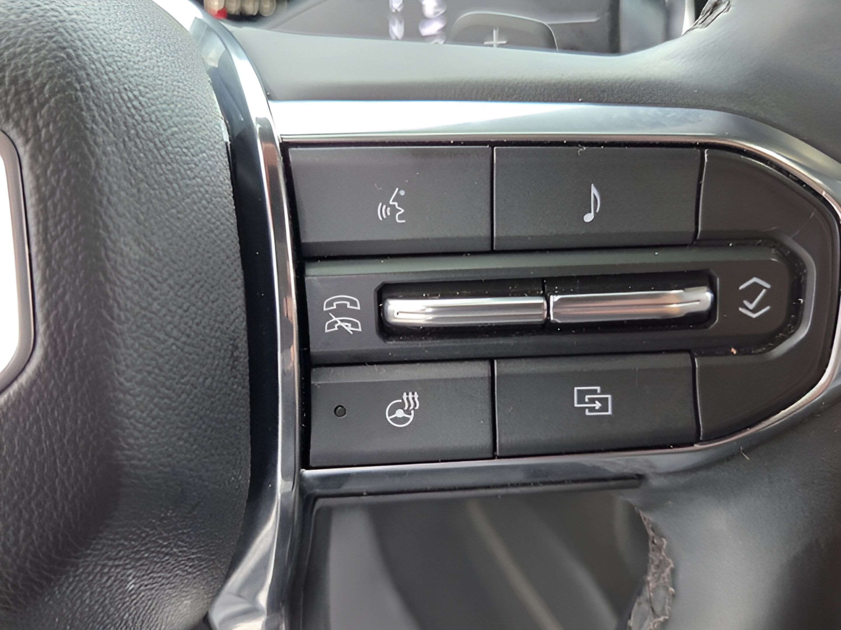 Used 2025 GMC Yukon XL Elevation AWD/4WD image 27