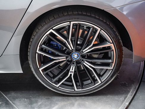Used 2023 BMW 530e w/ M Sport Package RWD image 11