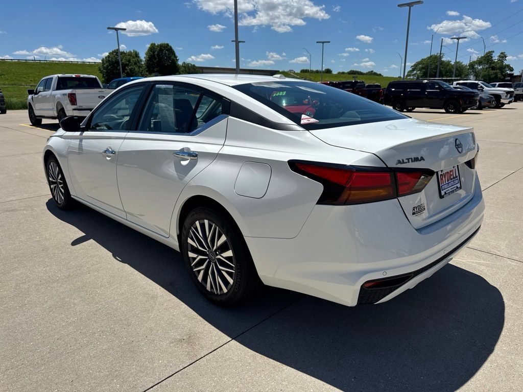 Used 2025 Nissan Altima 2.5 SV FWD image 22