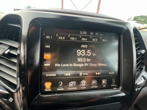 Used 2014 Jeep Cherokee Trailhawk w/ Leather Interior Group AWD/4WD image 20