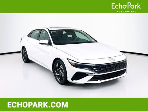 Used 2025 Hyundai Elantra SEL FWD image 1