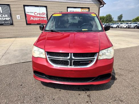 Used 2013 Dodge Grand Caravan SXT image 2