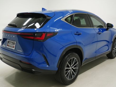 Used 2025 Lexus NX 250 FWD w/ Premium Package image 4
