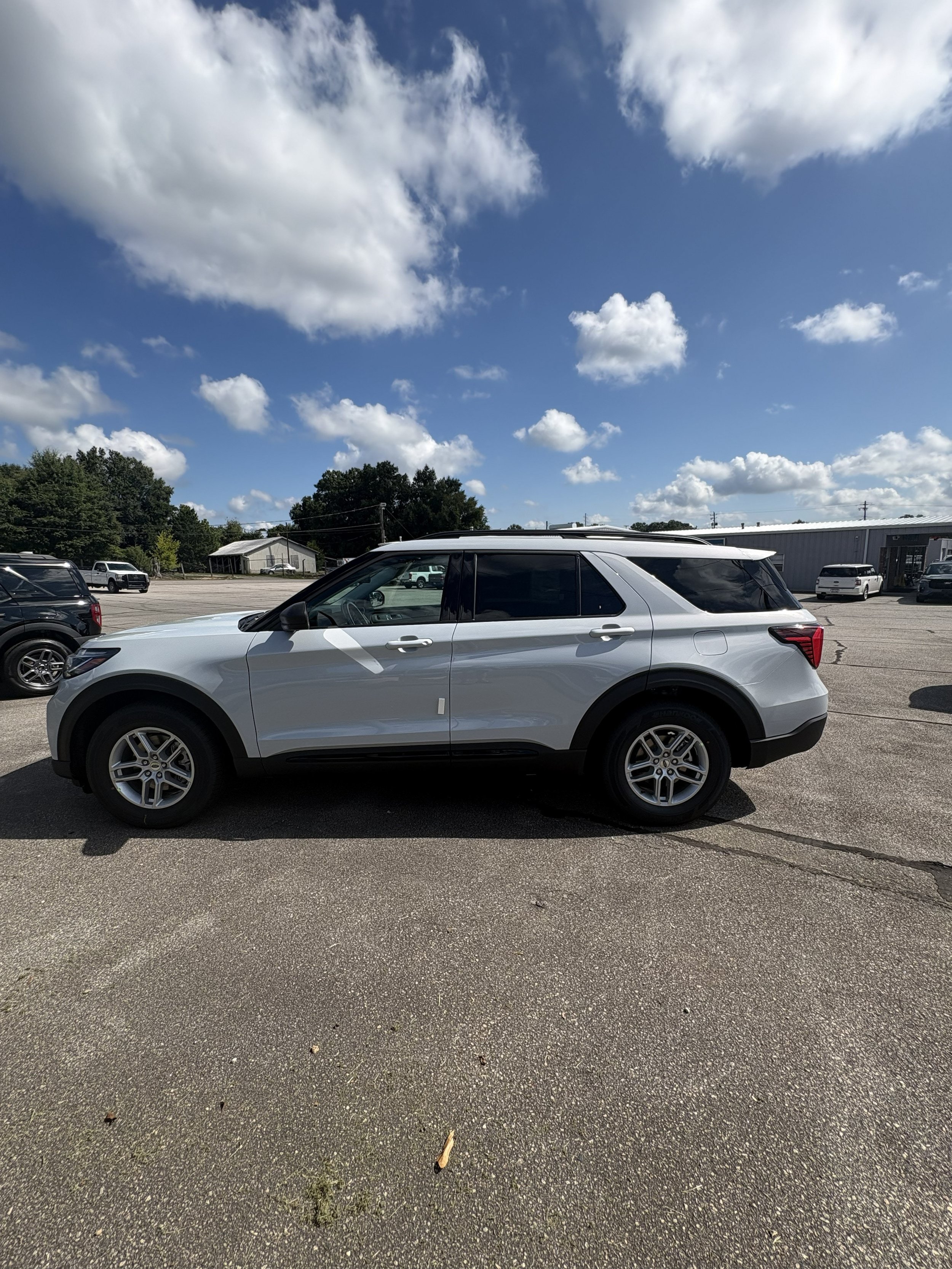 New 2026 Ford Explorer Active w/ Active Comfort Package RWD image 2