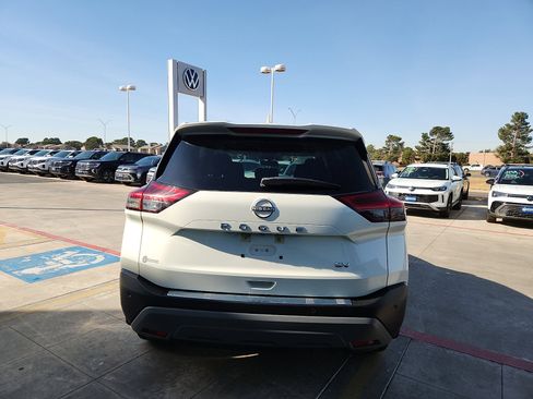 Used 2023 Nissan Rogue SV image 6