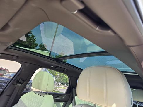 Used 2022 Bentley Bentayga AWD/4WD image 20