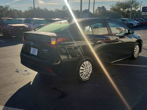 Used 2021 Toyota Prius XLE image 3