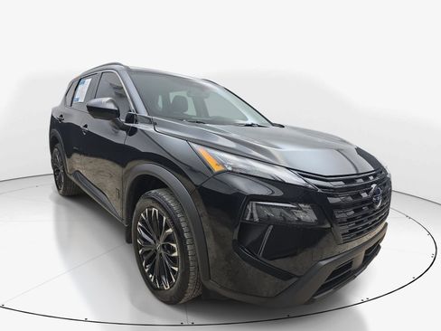 Used 2026 Nissan Rogue Dark Armor AWD/4WD image 2