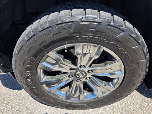Used 2017 Nissan Titan SL w/ Chrome Package AWD/4WD image 11