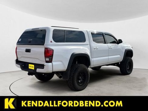 Used 2019 Toyota Tacoma TRD Off-Road w/ Technology Package AWD/4WD image 5