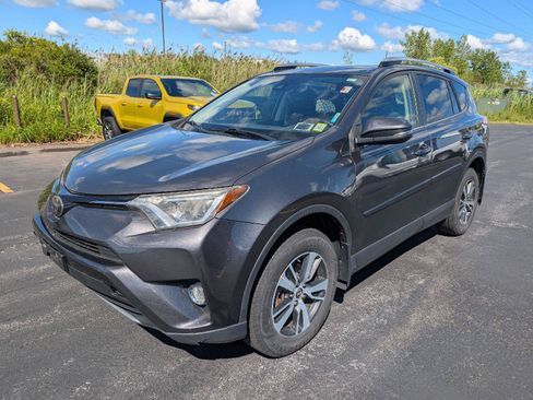 Used 2018 Toyota RAV4 XLE AWD/4WD image 4