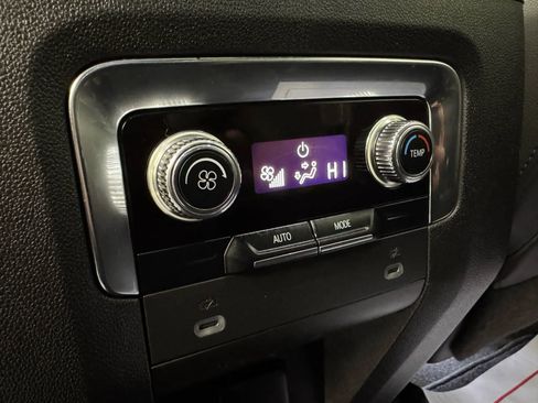 Used 2022 GMC Yukon XL SLT image 40