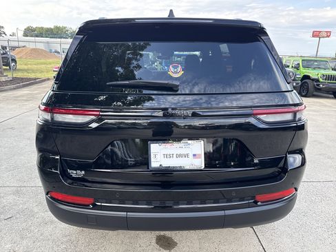 New 2025 Jeep Grand Cherokee Altitude image 6