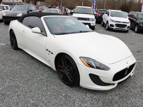 Used 2015 Maserati GranTurismo Sport image 12