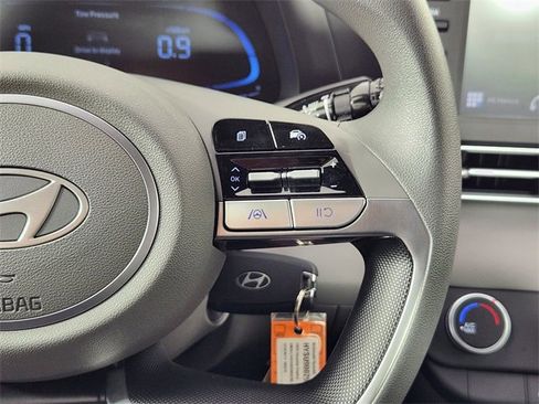 Certified 2025 Hyundai Elantra SE image 19