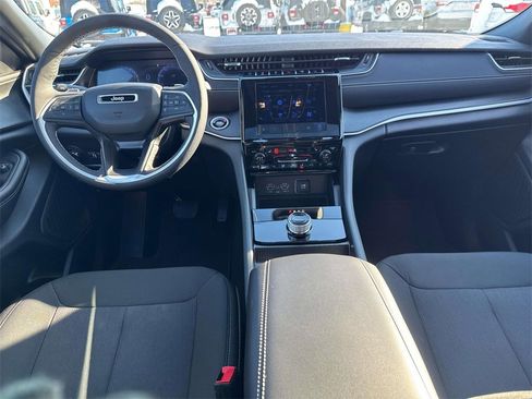 Used 2025 Jeep Grand Cherokee Laredo X w/ Luxury Tech Group I image 3