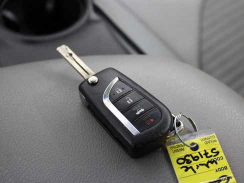 Used 2018 Toyota Camry SE FWD image 15