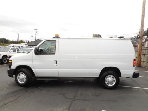 Used 2009 Ford E-350 and Econoline 350 Super Duty RWD image 2
