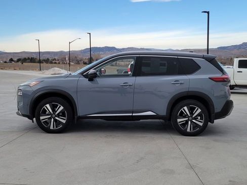 Used 2021 Nissan Rogue Platinum image 2