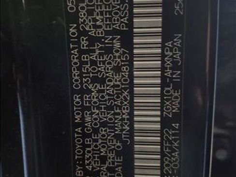 Used 2019 Toyota C-HR XLE image 16