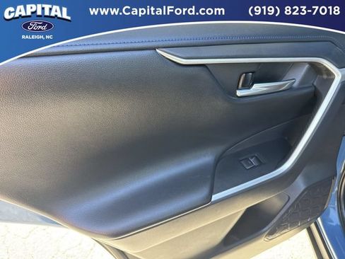 Used 2022 Toyota RAV4 XSE AWD/4WD image 17