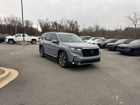 Used 2025 Honda Pilot Elite image 36