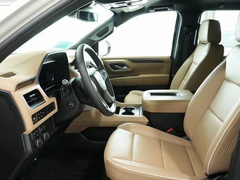 Used 2024 Chevrolet Suburban Premier image 15