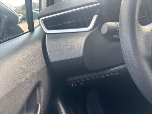 Used 2025 Toyota Corolla LE image 32
