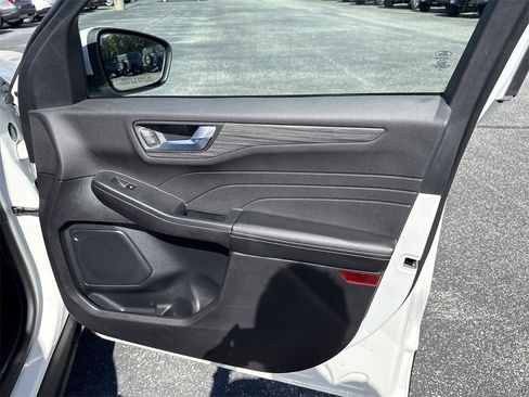 Used 2023 Ford Escape Platinum image 14