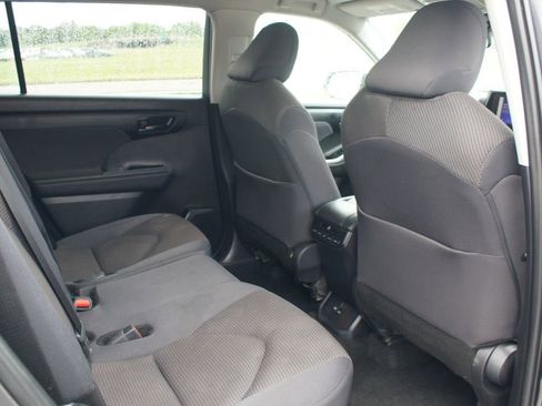 Used 2024 Toyota Highlander LE AWD/4WD image 22