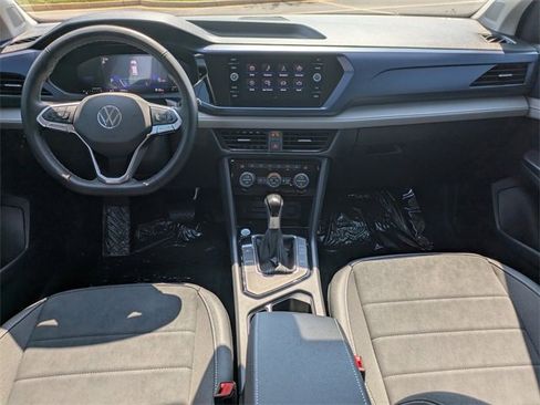 Used 2024 Volkswagen Taos SE image 15