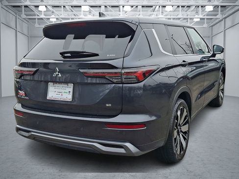 Used 2025 Mitsubishi Outlander SE image 5