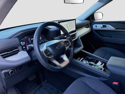 Used 2025 Ford Explorer Active RWD image 9