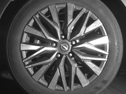 Used 2025 Nissan Altima 2.5 SV FWD image 12