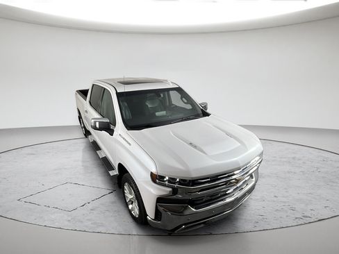 Used 2020 Chevrolet Silverado 1500 LTZ w/ LTZ Plus Package AWD/4WD image 2