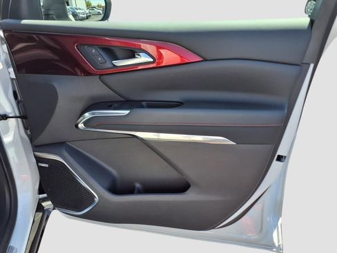 Used 2024 Chevrolet Traverse RS image 17