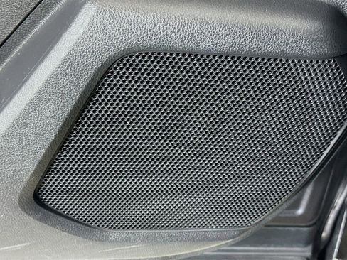 Used 2023 Toyota Highlander LE image 19