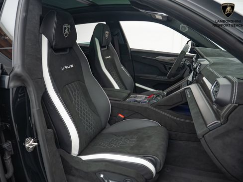 Used 2024 Lamborghini Urus Performante image 8