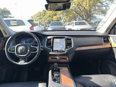 Used 2025 Volvo XC90 B6 Plus image 16