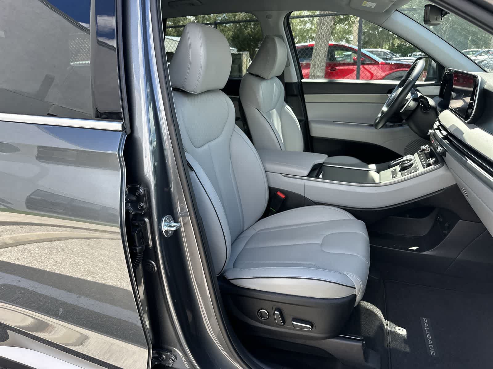 Used 2024 Hyundai Palisade SEL FWD image 9