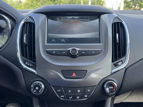 Used 2017 Chevrolet Cruze LT image 21