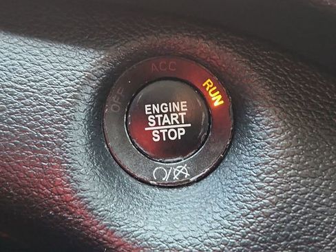 Used 2020 Jeep Cherokee Trailhawk image 17