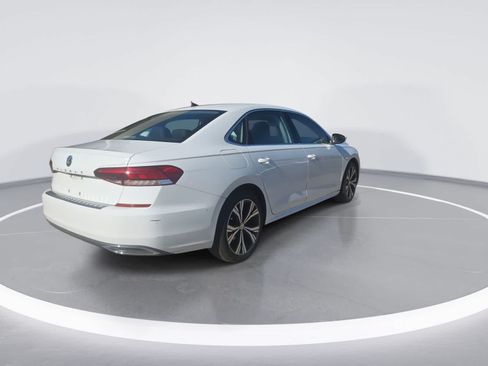 Used 2021 Volkswagen Passat 2.0T SE FWD image 8